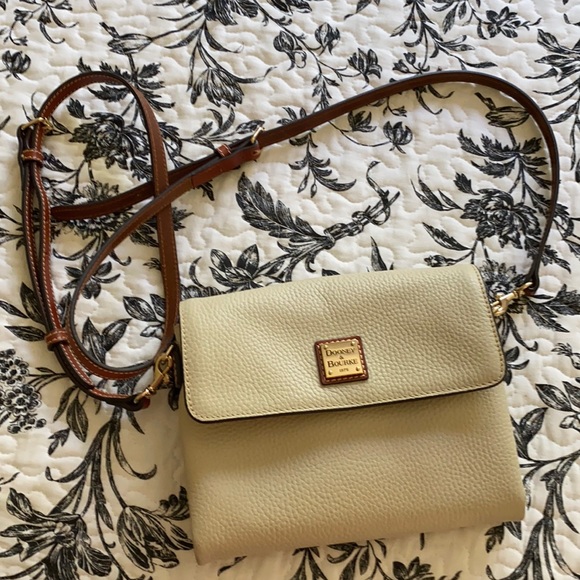 Dooney & Bourke Handbags - Dooney & Bourke pebbled leather cross body bag